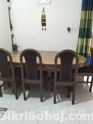 টেবিল ও ছয়টি চেয়ার